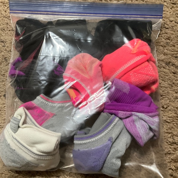 A Variety Bundle of Preloved Socks AVIA Socks - Picture 12 of 15
